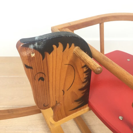 Vintage houten hobbelpaard rood