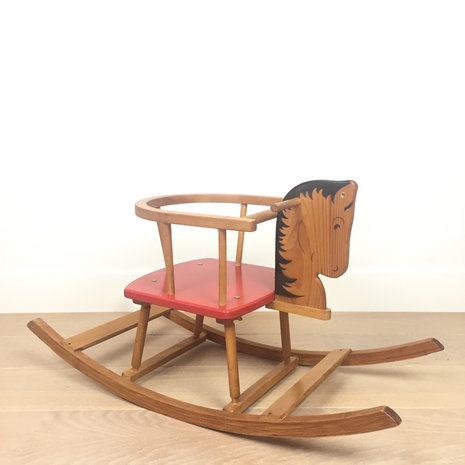 Vintage houten hobbelpaard rood