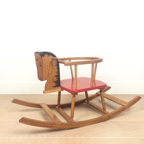 Vintage houten hobbelpaard rood