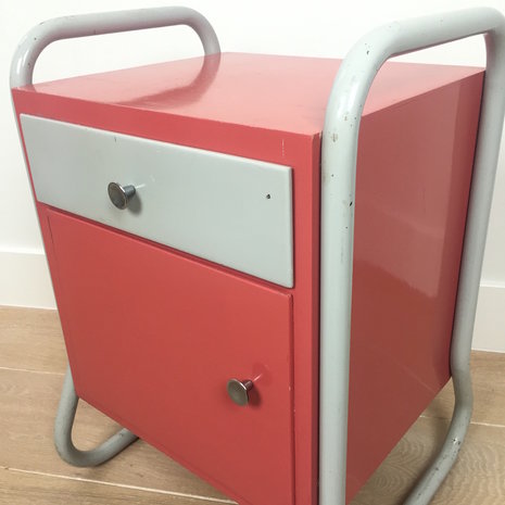 Vintage buisframe nachtkastje roze