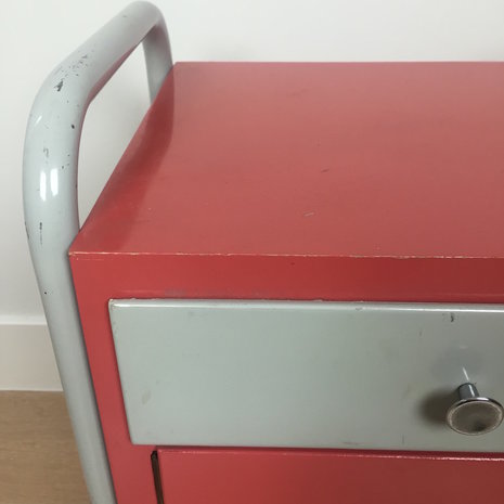 Vintage buisframe nachtkastje roze