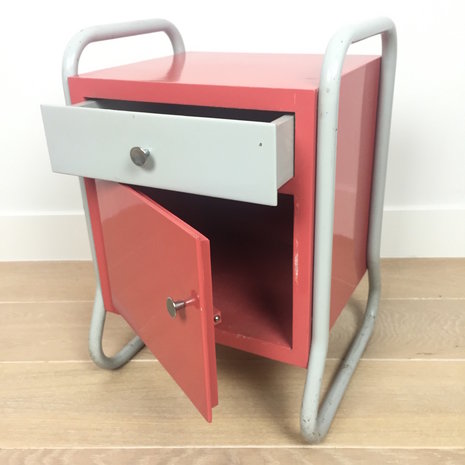 Vintage buisframe nachtkastje roze