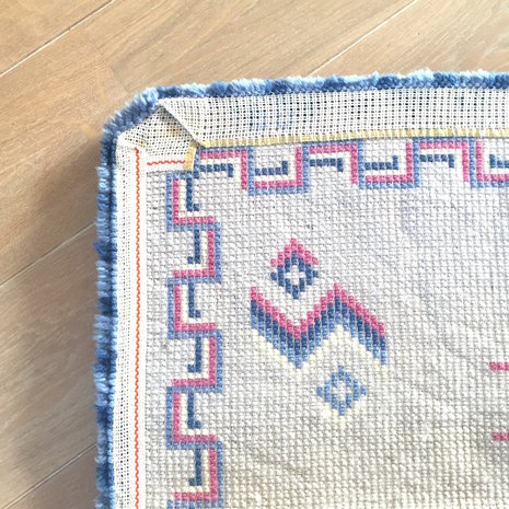 Vintage vloerkleedje roze blauw ecru