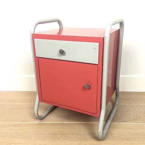 Vintage buisframe nachtkastje roze