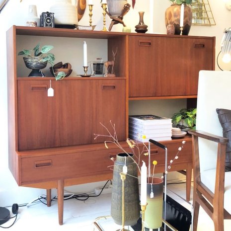 Zweedse teak houten highboard wandkast | Sprinkel + Hop