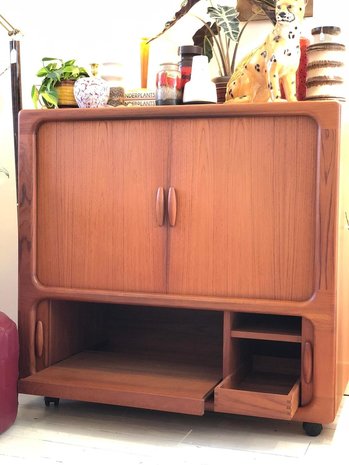 Teak tv meubel wieltjes Deens Design Dyrlund | Sprinkel + Hop