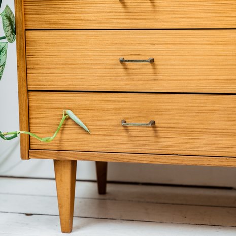 Vintage houten klein dressoir kastje | Sprinkel + Hop