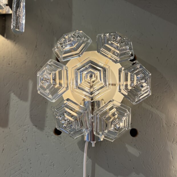 Vintage glazen wandlamp hexagon &#039;Sputnik&#039; van Veb Kristallleuchte Ebersbach  | Sprinkelhop