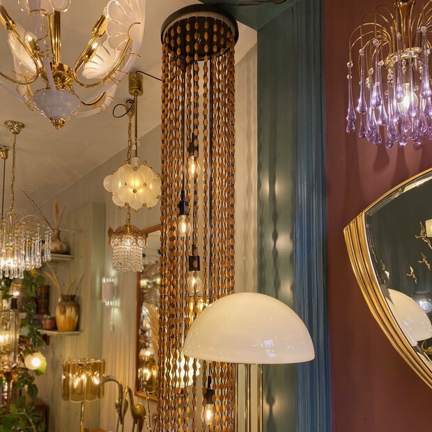 Vintage hanglamp met houten kralen kettingen van Temde Leuchten