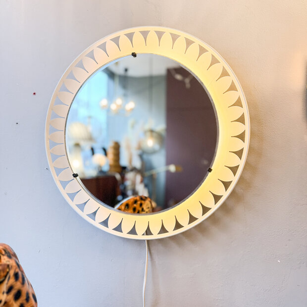 Vintage Ernst Igl Hillebrand ronde spiegel met metalen frame en verlichting | Sprinkelhop