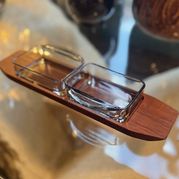 Vintage Deense teakhouten tray met glazen serveerschaaltjes klein | Sprinkelhop