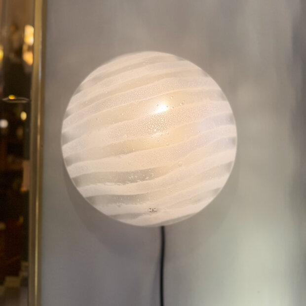 Peill &amp; Putzler zebra gestreepte ronde glazen wandlamp plafondlamp  | Sprinkelhop