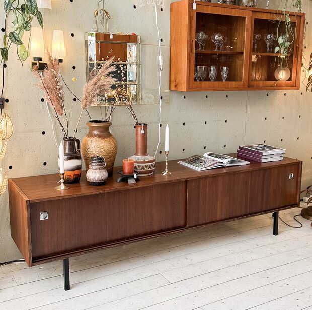 Vintage houten laag dressoir | Sprinkelhop