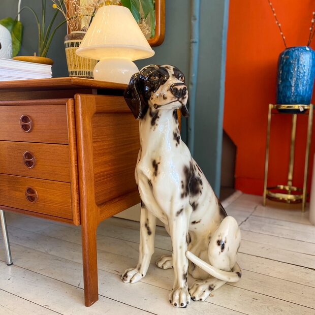 Vintage hondenbeeld porselein jachthond zittend | Sprinkelhop