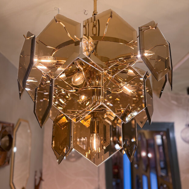 Vintage hexagon rookglazen platen kroonluchter messing 3-laags | Sprinkelhop