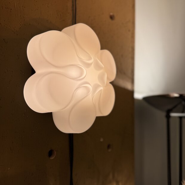 Vintage BEGA Leuchten wandlamp bloemvorm melkglas | Sprinkelhop