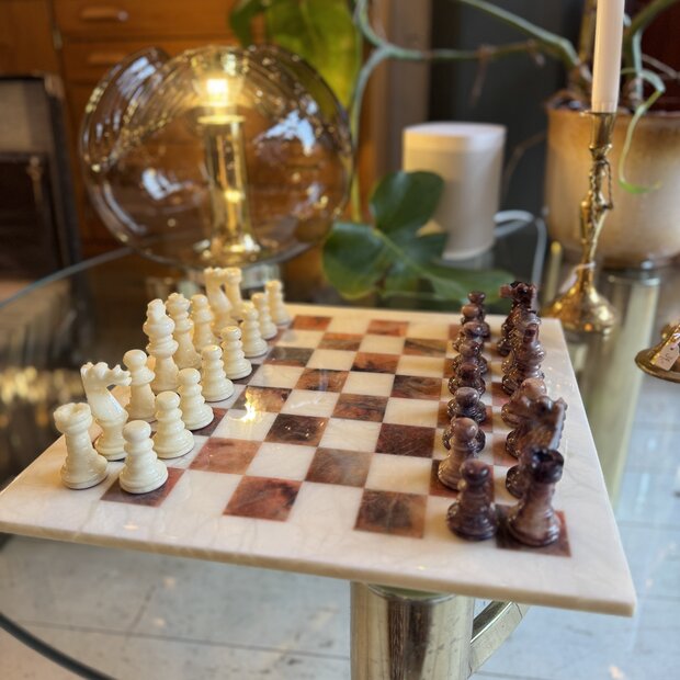 Vintage Italiaans albast marmeren schaakspel roodbruin wit | Sprinkelhop