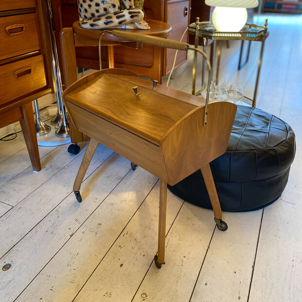 Vintage naaitafeltje jaren 50 | Sprinkelhop
