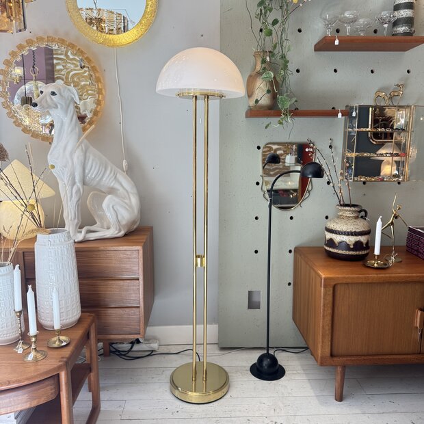 Vintage vloerlamp Glash&uuml;tte Limburg messing met melkglas | Sprinkelhop 