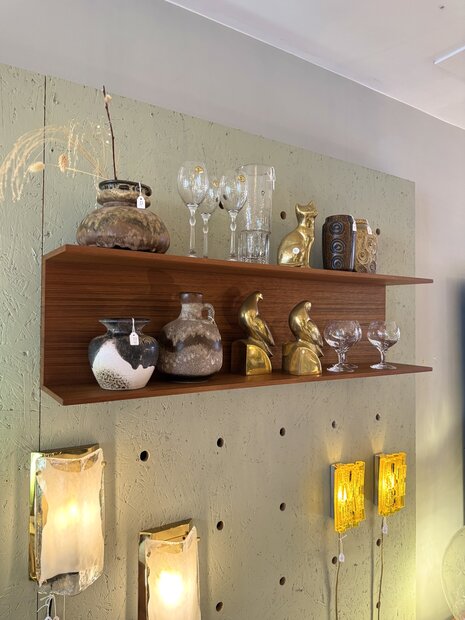 Walter Wirz voor Wilhelm Renz teak zwevende dubbele wandplank  | Sprinkelhop