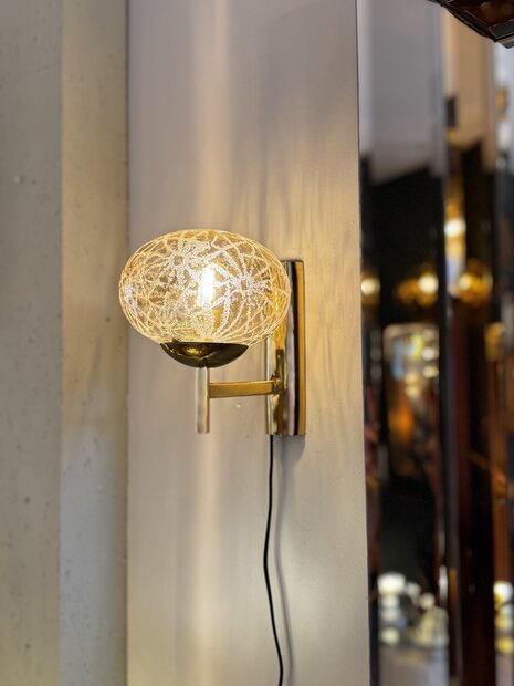 Vintage messing wandlamp met amberkleurige bol | Sprinkelhop