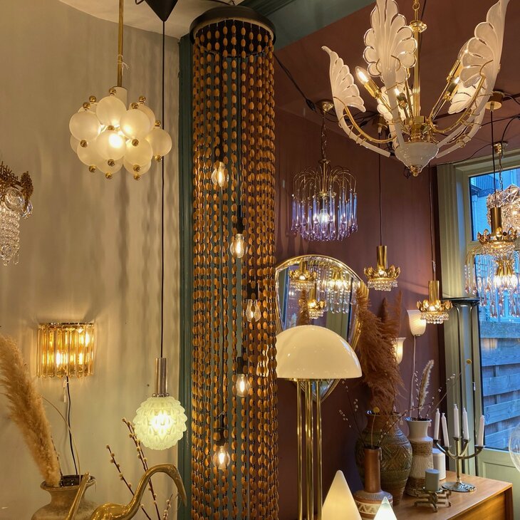 Vintage hanglamp met houten kralen kettingen van Temde Leuchten