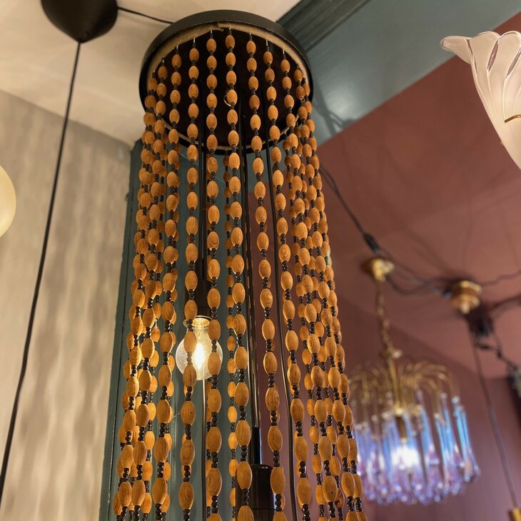 Vintage hanglamp met houten kralen kettingen van Temde Leuchten