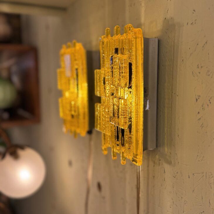 Claus Bolby voor Cebo acrylglazen wandlamp geel | Sprinkelhop