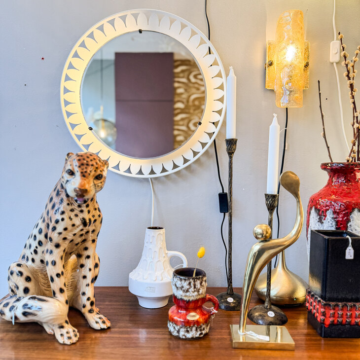 Vintage Ernst Igl Hillebrand ronde spiegel met metalen frame en verlichting | Sprinkelhop