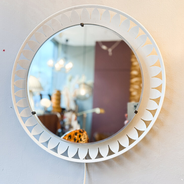 Vintage Ernst Igl Hillebrand ronde spiegel met metalen frame en verlichting | Sprinkelhop