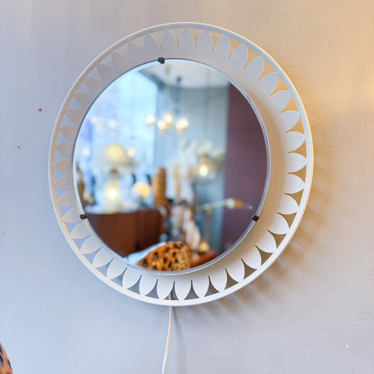 Vintage Ernst Igl Hillebrand ronde spiegel met metalen frame en verlichting | Sprinkelhop