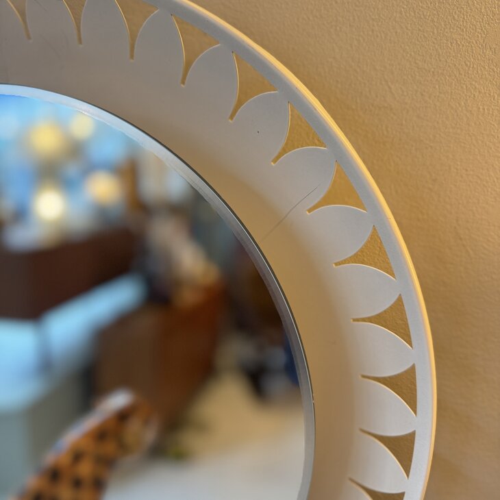 Vintage Ernst Igl Hillebrand ronde spiegel met metalen frame en verlichting | Sprinkelhop