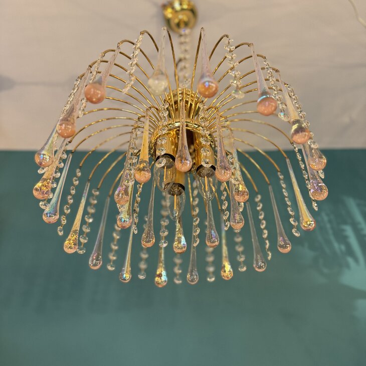 Vintage messing Murano glazen teardrop kroonluchter roze iriserend | Sprinkelhop