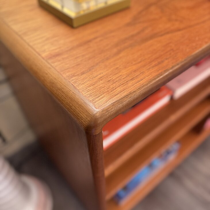 Deens Dyrlund vintage mediakast voor lp&#039;s en platenspeler | Sprinkelhop