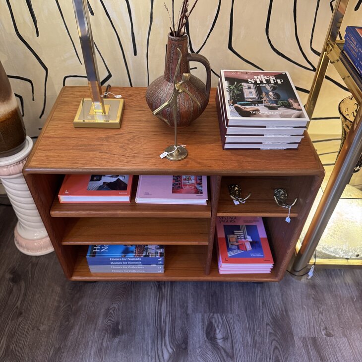 Deens Dyrlund vintage mediakast voor lp&#039;s en platenspeler | Sprinkelhop