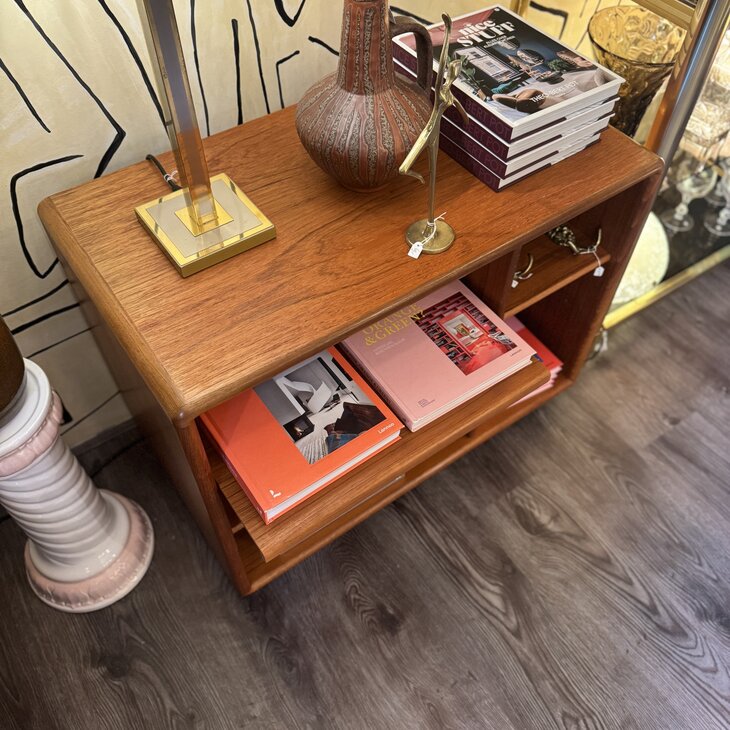 Deens Dyrlund vintage mediakast voor lp&#039;s en platenspeler | Sprinkelhop