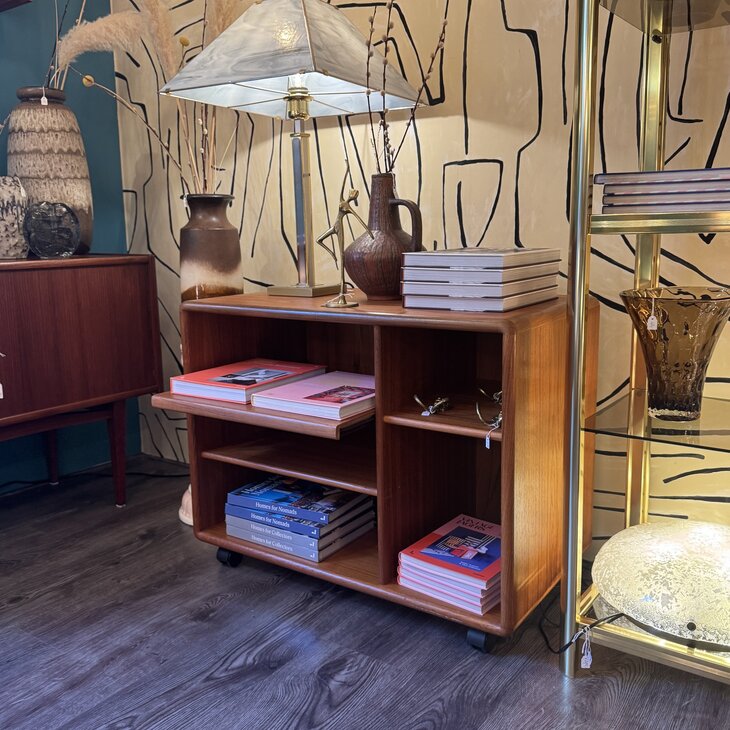 Deens Dyrlund vintage mediakast voor lp&#039;s en platenspeler | Sprinkelhop