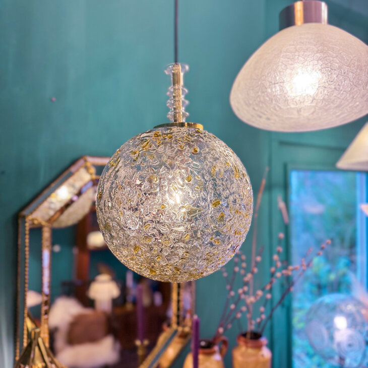 Vintage Doria Leuchten ijsglazen bol hanglamp amberkleurig | SprinkelhopVintage Doria Leuchten ijsglazen bol hanglamp amberkleu