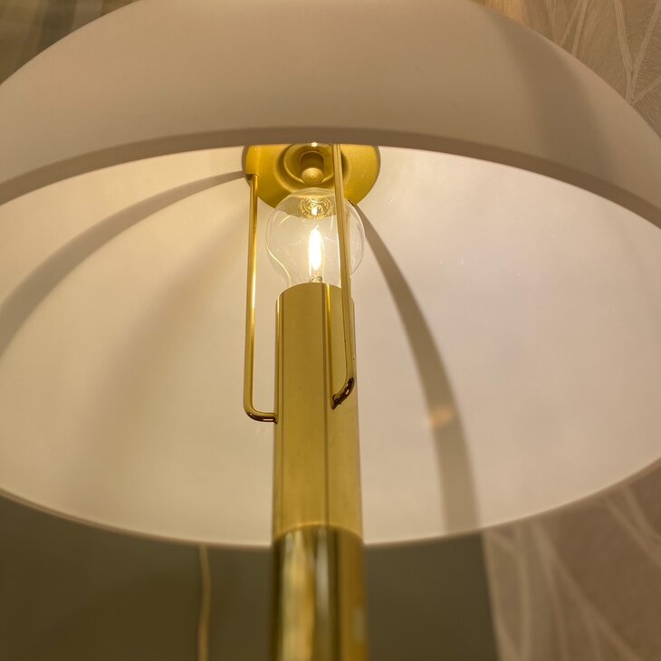 Vintage Glashutte Limburg messing melkglazen tafellamp bureaulamp | Sprinkelhop