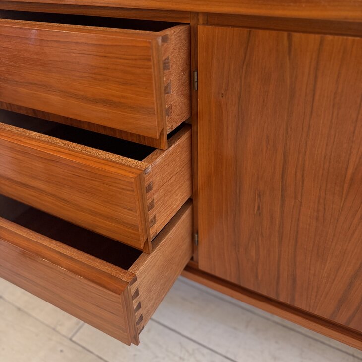 Vintage retro dressoir sideboard glanzend | Sprinkelhop