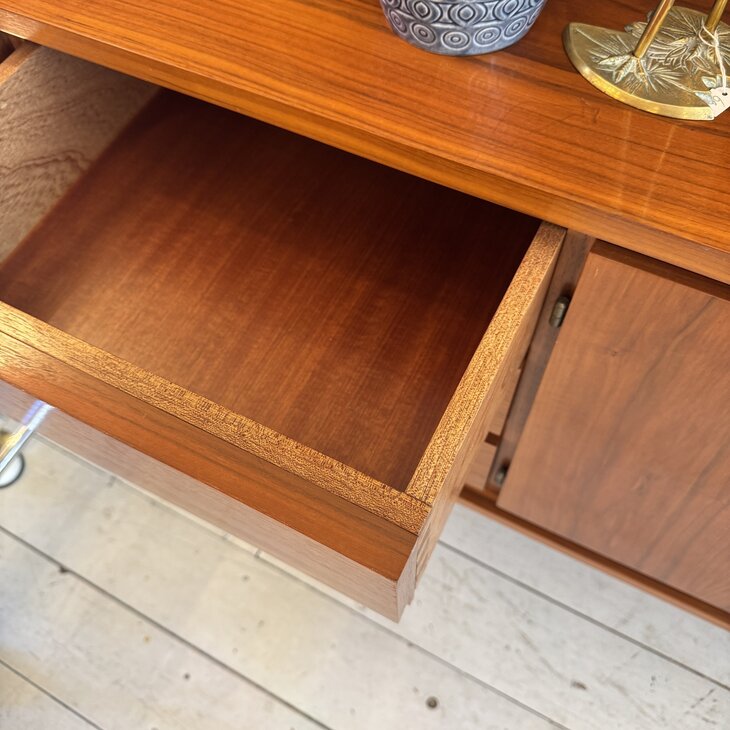 Vintage retro dressoir sideboard glanzend | Sprinkelhop