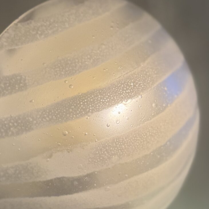 Peill &amp; Putzler zebra gestreepte ronde glazen wandlamp plafondlamp  | Sprinkelhop