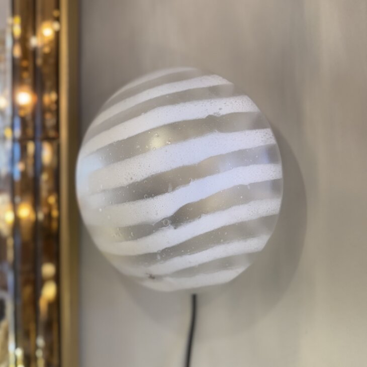 Peill &amp; Putzler zebra gestreepte ronde glazen wandlamp plafondlamp  | Sprinkelhop