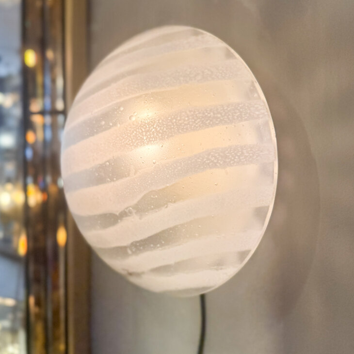 Peill &amp; Putzler zebra gestreepte ronde glazen wandlamp plafondlamp  | Sprinkelhop