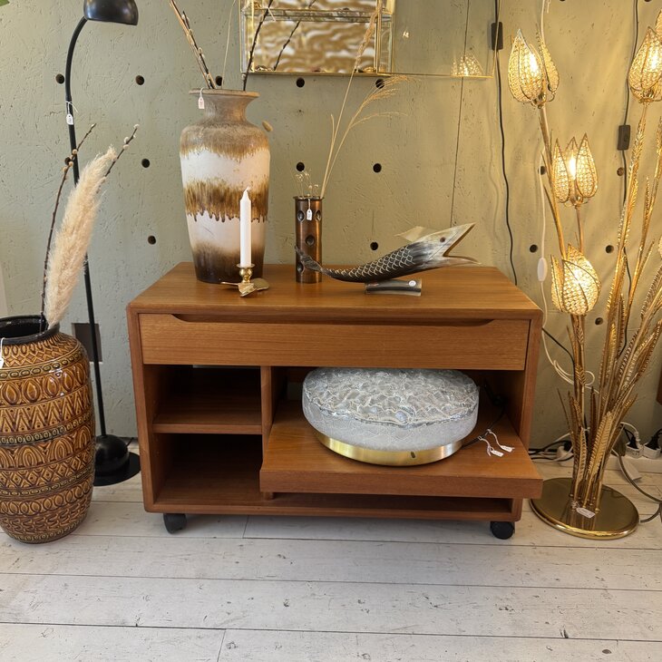 Vintage teak open kastje met uitschuifbaar blad en lade | Sprinkelhop