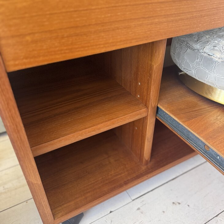 Vintage teak open kastje met uitschuifbaar blad en lade | Sprinkelhop