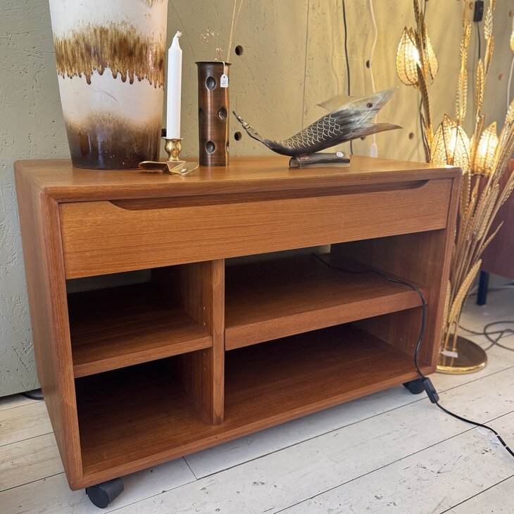 Vintage teak open kastje met uitschuifbaar blad en lade | Sprinkelhop