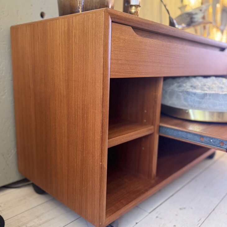 Vintage teak open kastje met uitschuifbaar blad en lade | Sprinkelhop