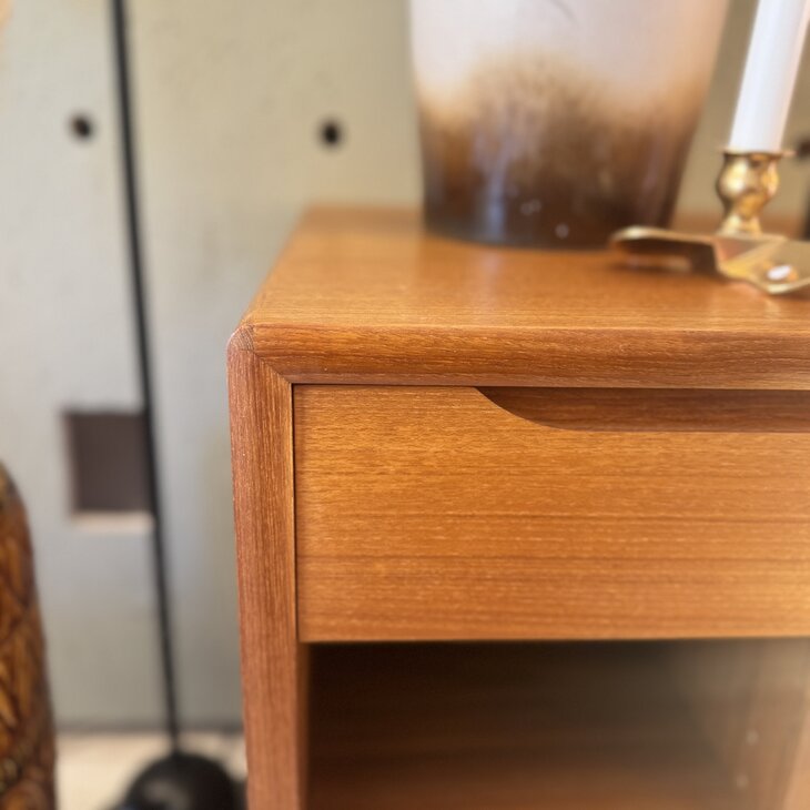 Vintage teak open kastje met uitschuifbaar blad en lade | Sprinkelhop