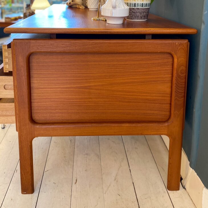 Vintage Arne Vodder voor GV Mobler bureau met zwevend blad | Sprinkelhop